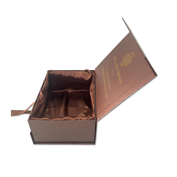 Custom Flip Top Boxes With Magnetic Closure - Image 4