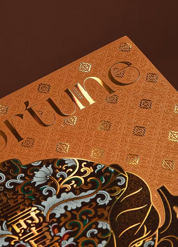 Luxury gift box featuring gold cold foil printing finish, highlighting modern reflective design and premium packaging aesthetics.